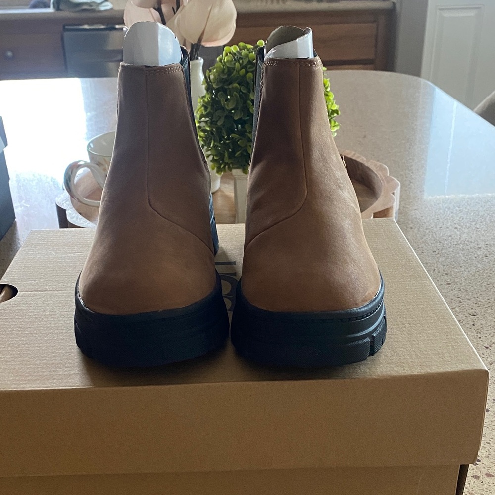 UGG K ASHTON CHELSEA KIDS BOOT - Picture 2 of 7